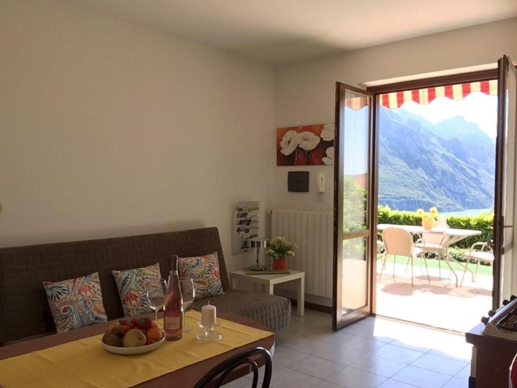 Irina'S House With View On Like And Swimming Pool Daire Riva di Solto Dış mekan fotoğraf